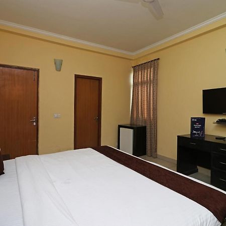 Oyo 6608 Sector 56 Hotel Badshahpur Exterior foto