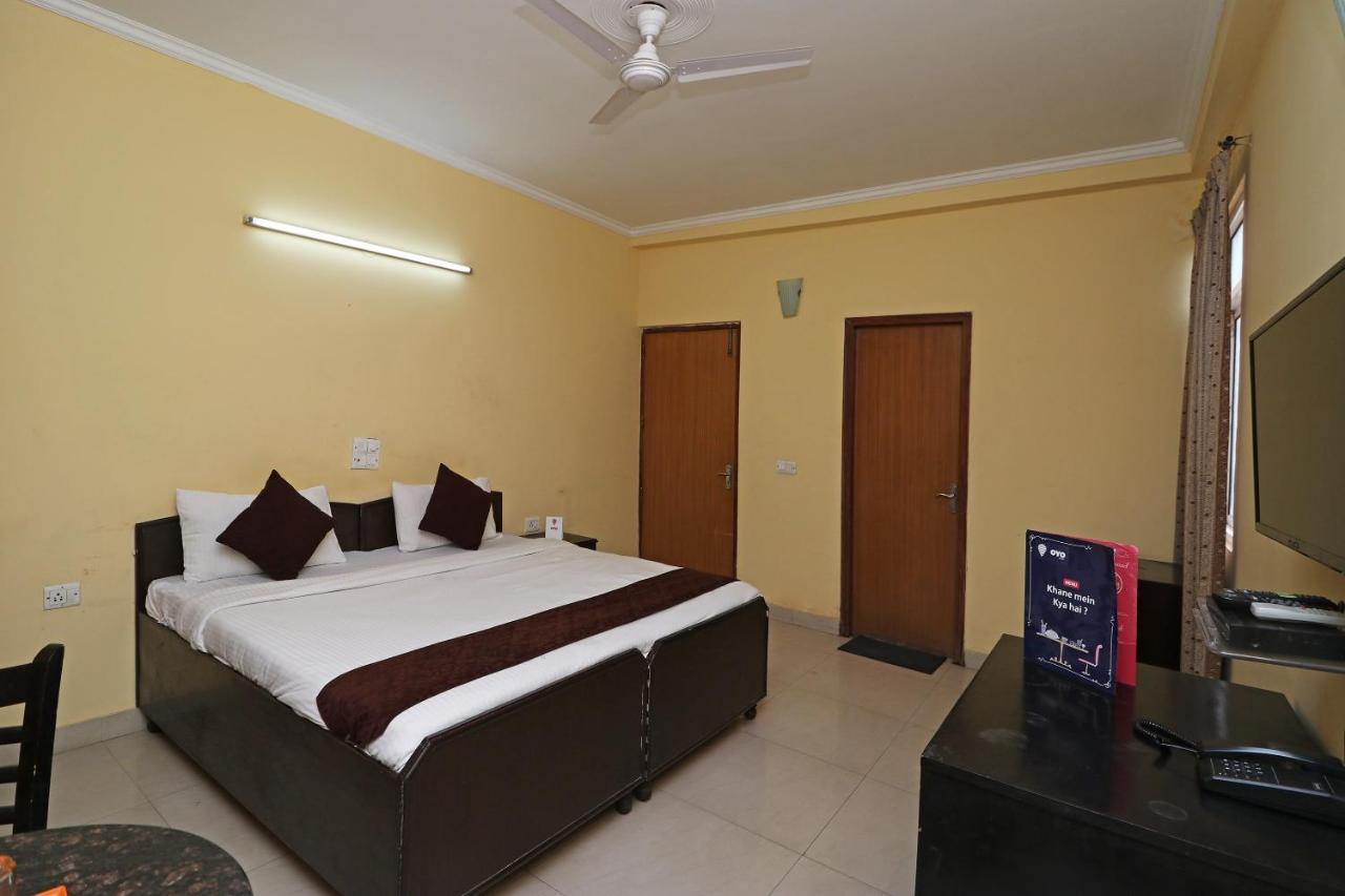 Oyo 6608 Sector 56 Hotel Badshahpur Exterior foto